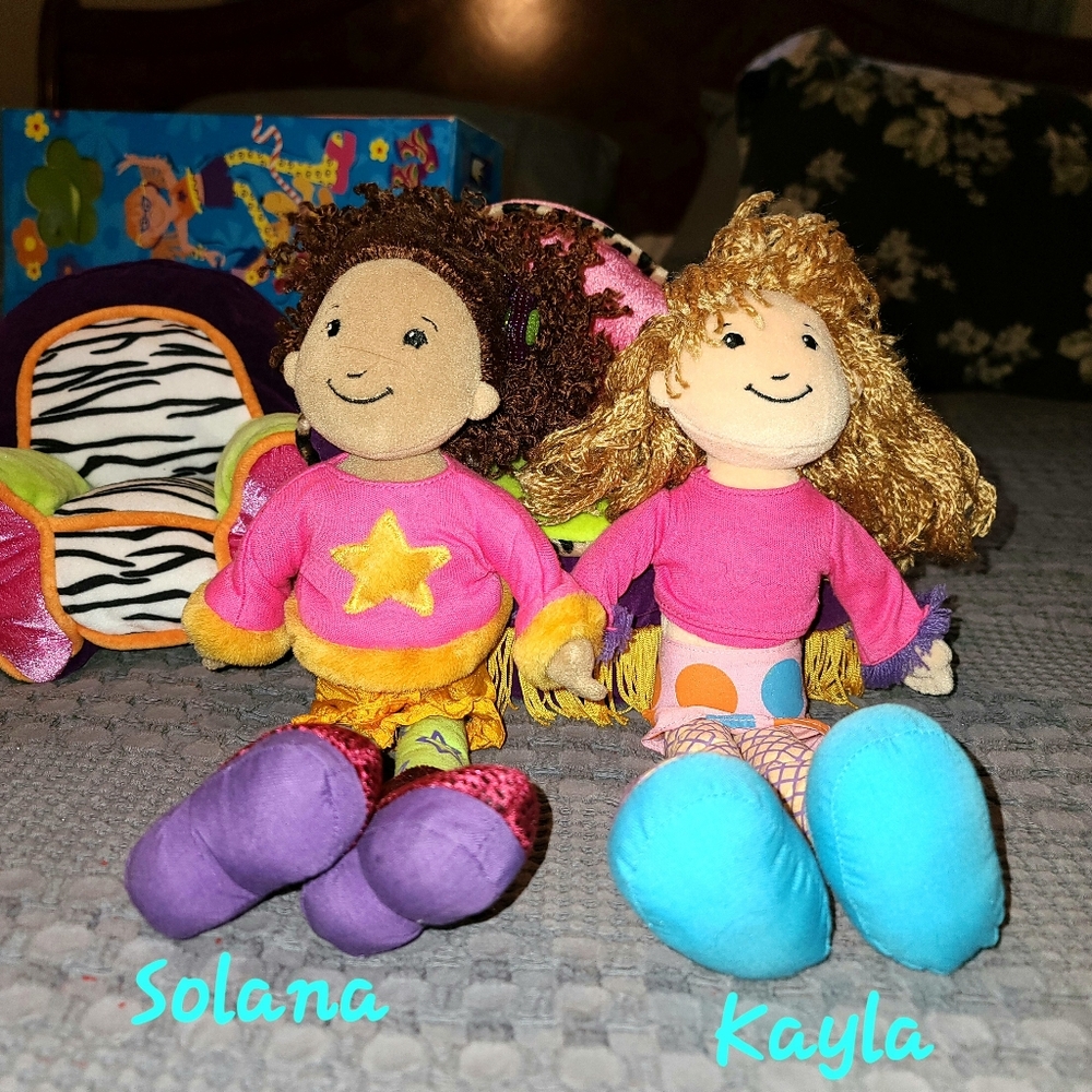 4 Groovy Girl Dolls, Furniture, Carring Case, Clothes. 1 Gymboree Doll. - Picture 3 of 11